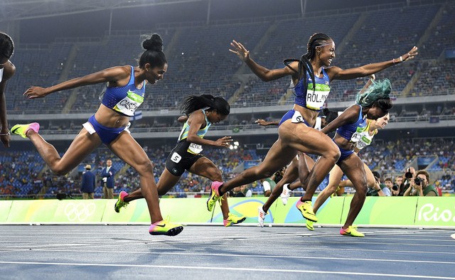 Rollins wins gold, leads USA sweep in 100 hurdles