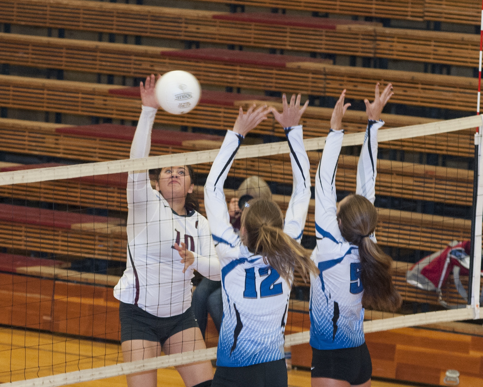 Elma outlasts Hoquiam in volleyball