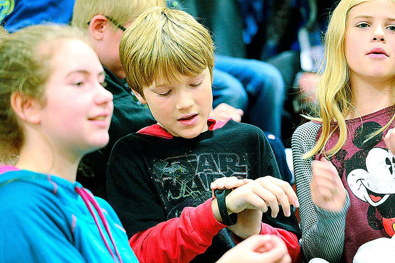 Port Angeles fifth-graders using new technology in physical activity program