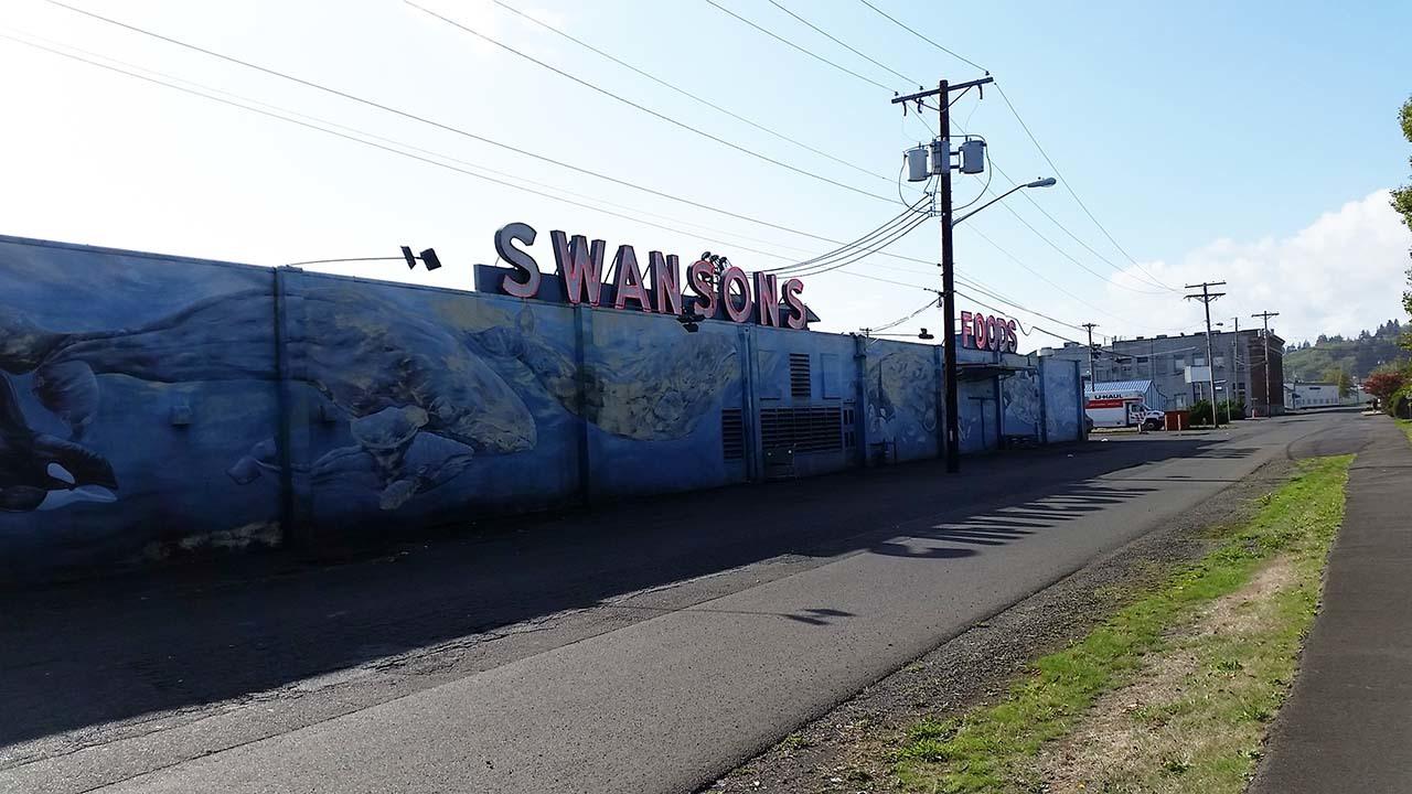 Terri Harber/Daily World Both family-owned Swanson’s Foods have been sold. This is the back of the store which faces the Hoquiam River at 915 Simpson Ave., in Hoquiam, and is decorated with a mural.
