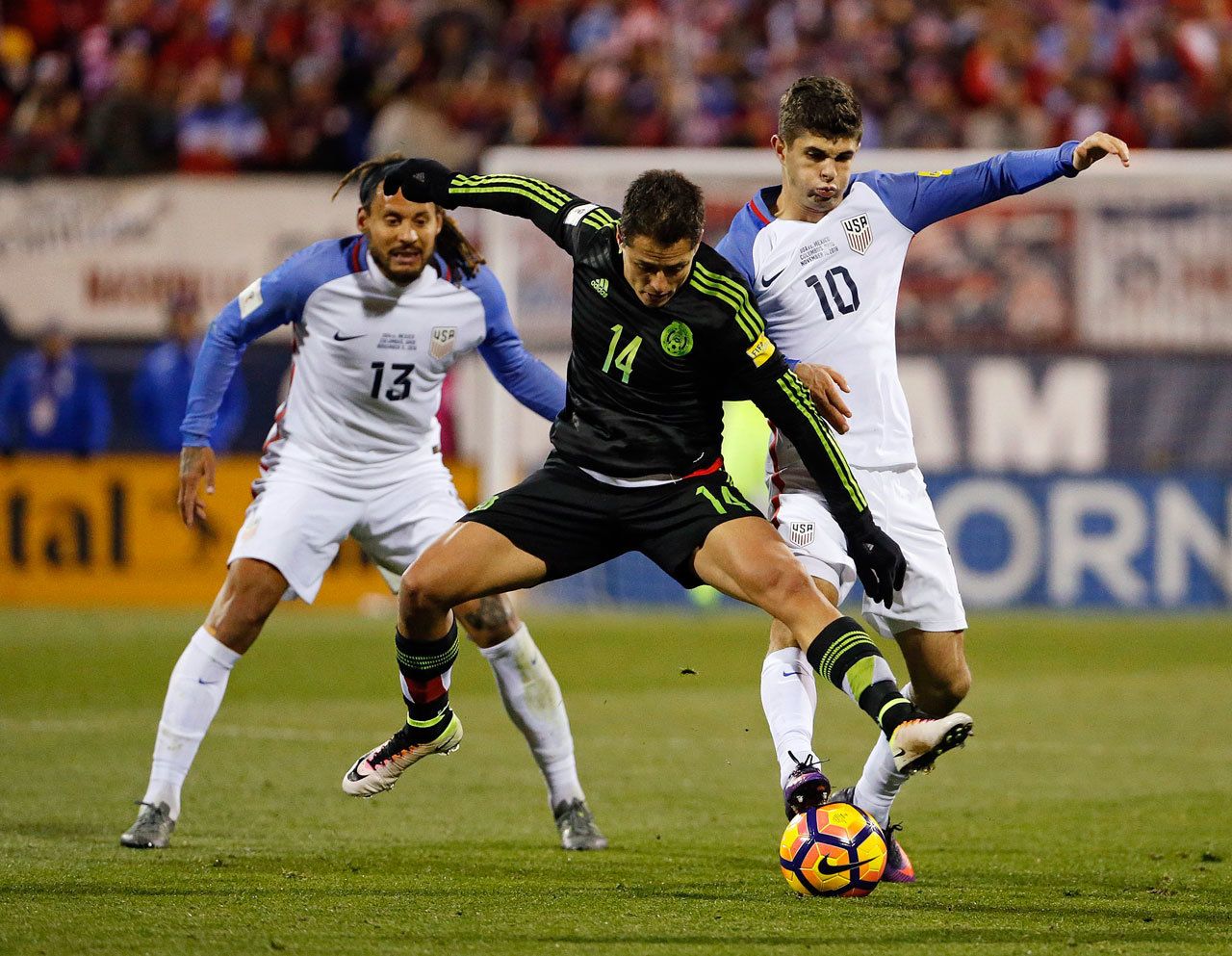 U.S. falls to Mexico, 2-1, in World Cup qualifier