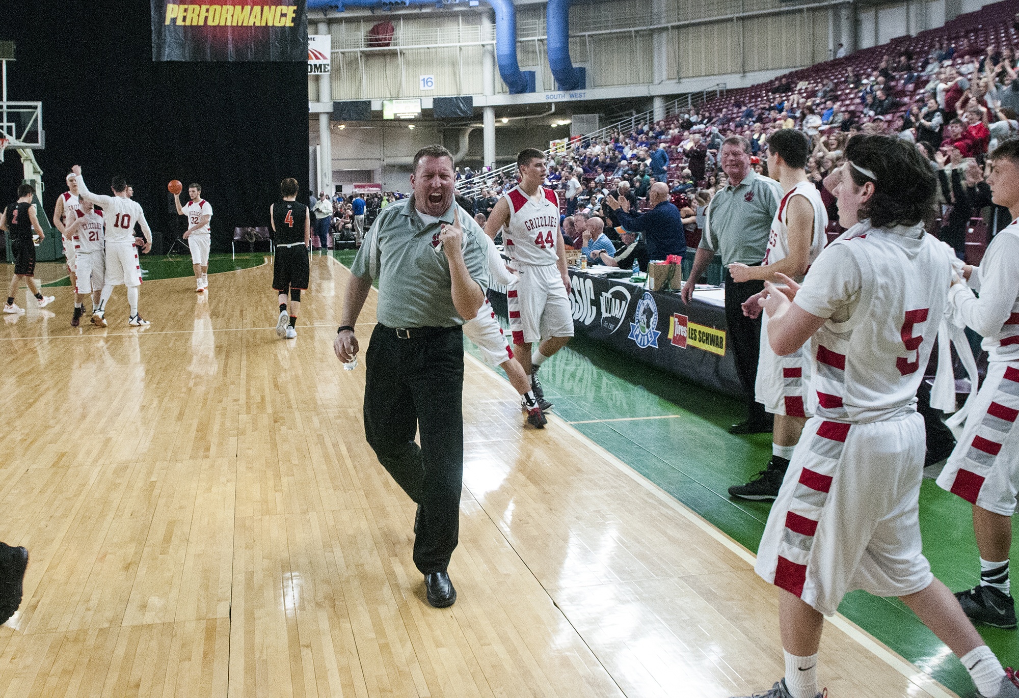 Going The Rounds: New state basketball format begs questions