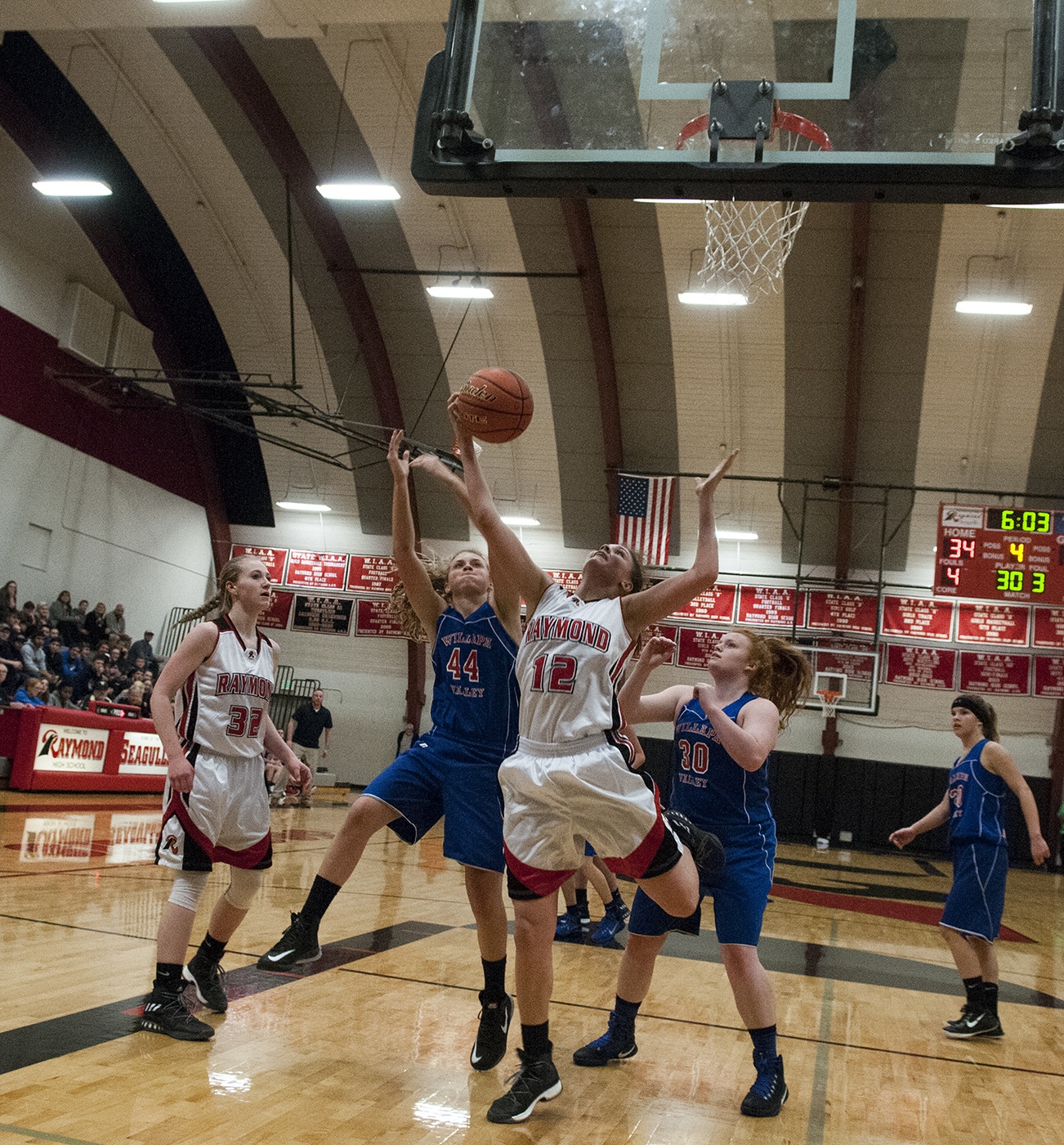 Raymond girls’ experience pays off in 42-39 win over rival Willapa Valley