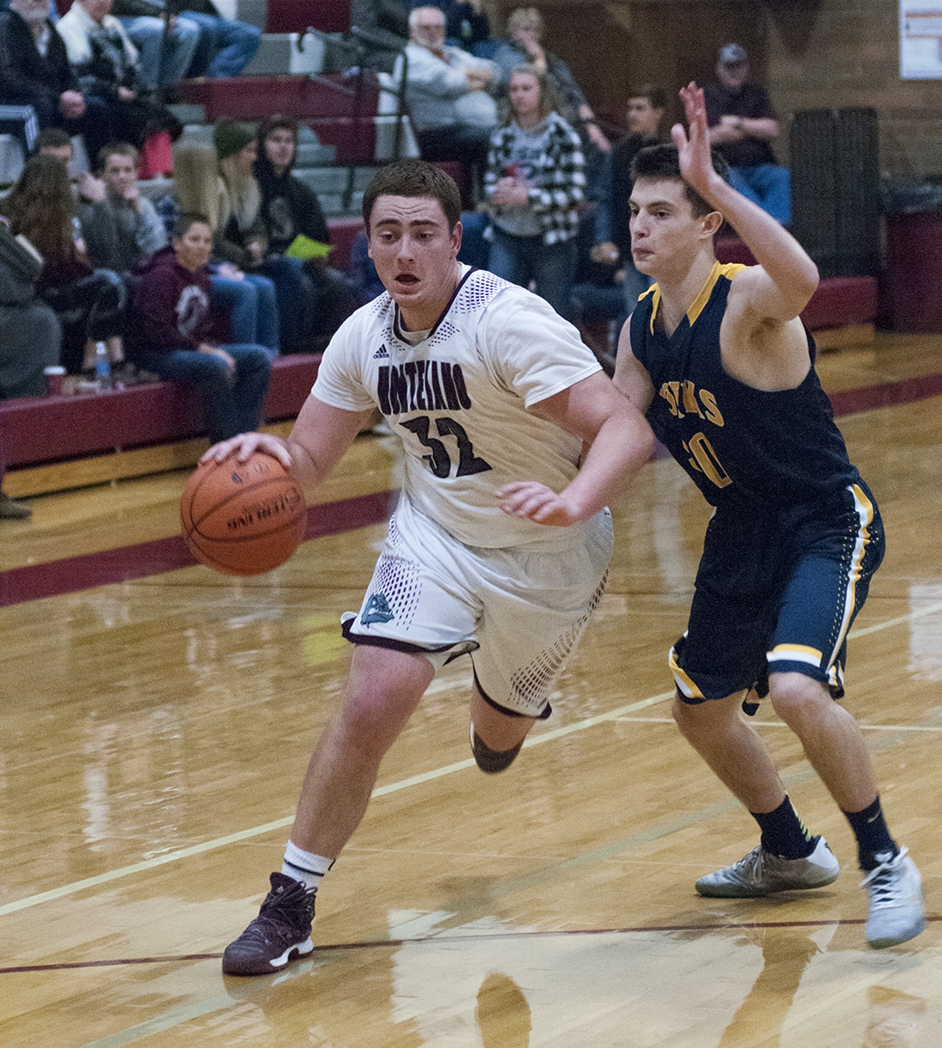 (Brendan Carl | The Daily World) Montesano’s L.J. Valley drives for the basket during Friday night’s Evergreen 1A League contest at Bo Griffith Memorial Gym in Montesano.