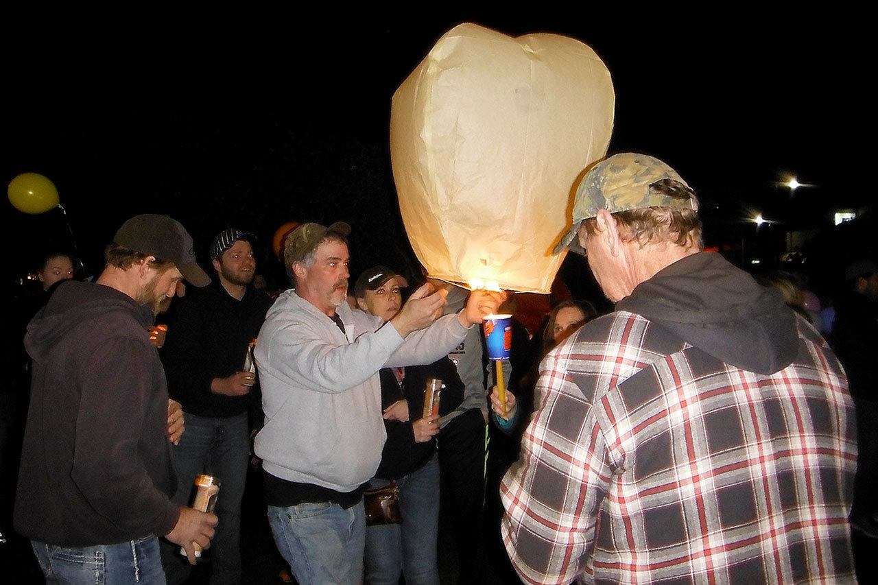 A vigil was held for Montesano murder victim Kenneth Koonrad at Fleet Park Thursday evening. Hundreds of friends, family and community members gathered, shared memories and sent lighted balloons aloft to honor the single father, found dead of gunshot wounds at a residence in Shelton Tuesday. (DAN HAMMOCK|THE DAILY WORLD)