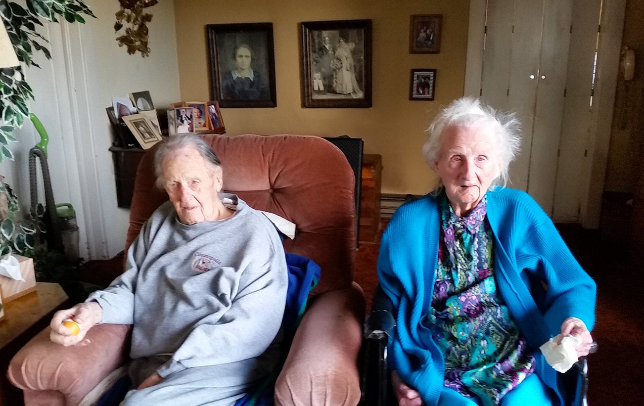 A centenarian couple in Cosmopolis