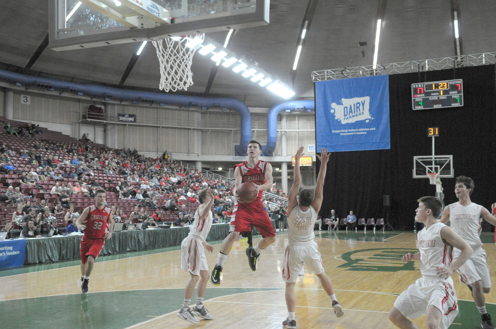(Brendan Carl | The Daily World) Hoquiam’s Jack Adams III drives through the middle of the key to the basket during Wednesday’s state 1A boys basketball loser-out opening round contest against Newport at the Yakima SunDome. Newport needed a last-second 3-pointer to defeat Hoquiam, 57-56.