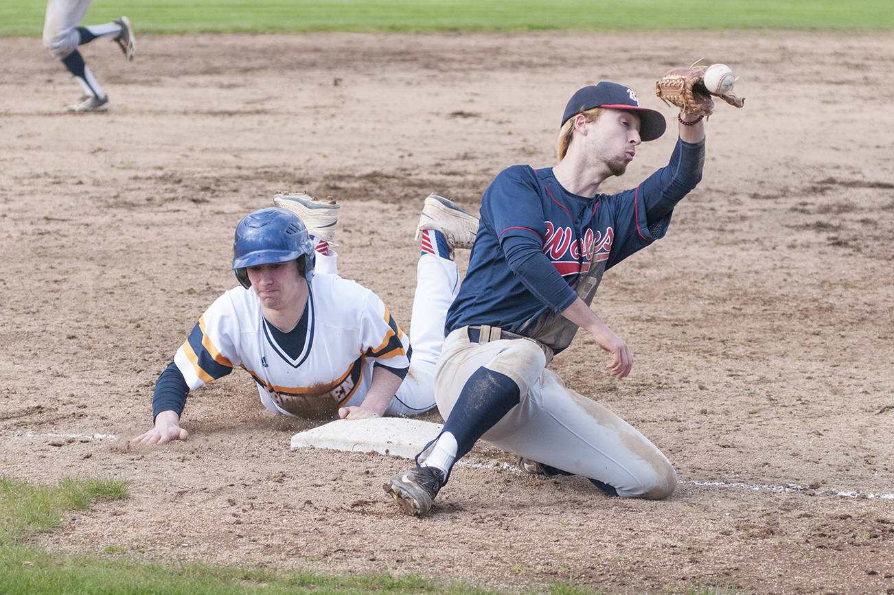 Wolves pack up Bobcats in baseball doubleheader