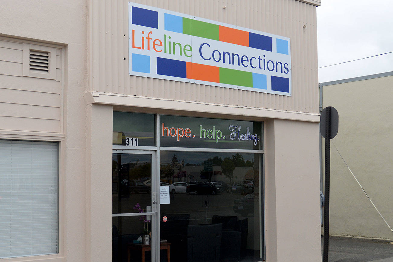 DAN HAMMOCK | THE DAILY WORLD                                A new mental health and addiction clinic has opened in Aberdeen. Lifeline Connections opened its doors Monday and can supply a wide range of services, from evaluations to custom treatment plans for those with drug and alcohol addictions and mental health problems.
