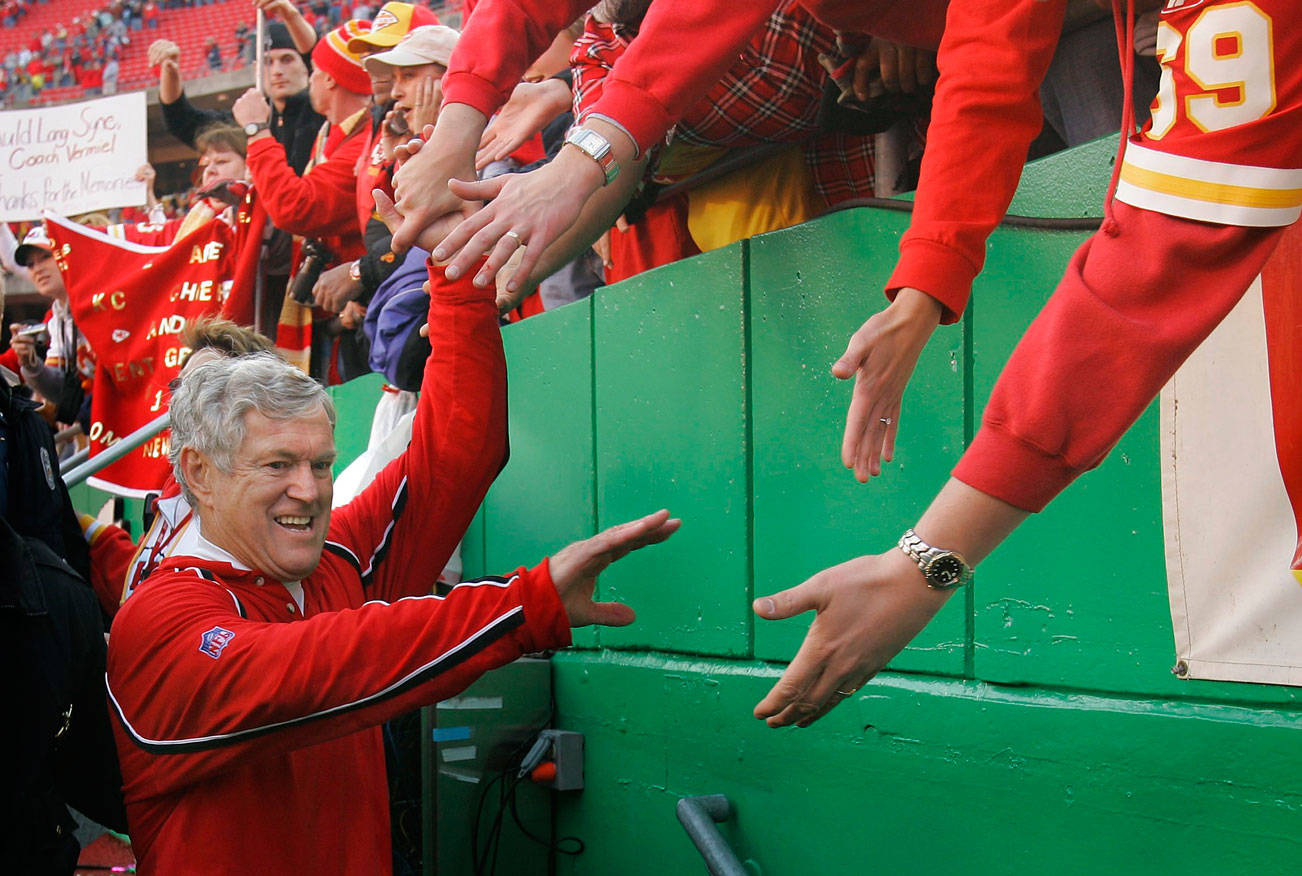 (David Eulitt | Kansas City Star, file) Kansas City head coach Dick Vermeil accepts congratulations from Chiefs fans after the final game of the 2005 season. Vermeil, who won a Super Bowl as a head coach with the St. Louis Rams, will be one of the featured guests at the Grays Harbor Football Camp golf tournament and fundraiser on July 15-16.
