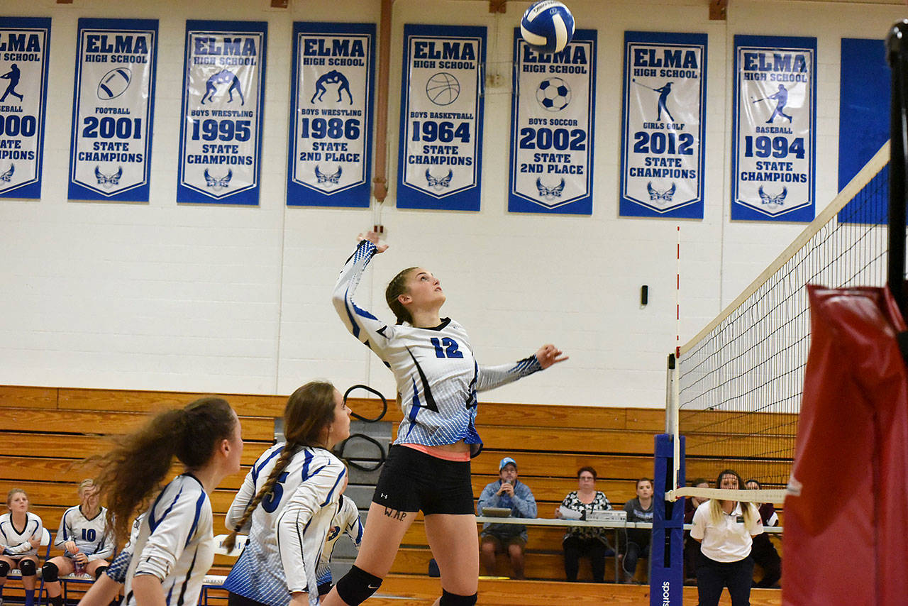 Elma’s Jalyn Sackrider goes up for a spike in the Eagles’ victory over rival Montesano on Tuesday night. Sackrider had eight kills and three aces during the match. (Photo by Sue Michalak)