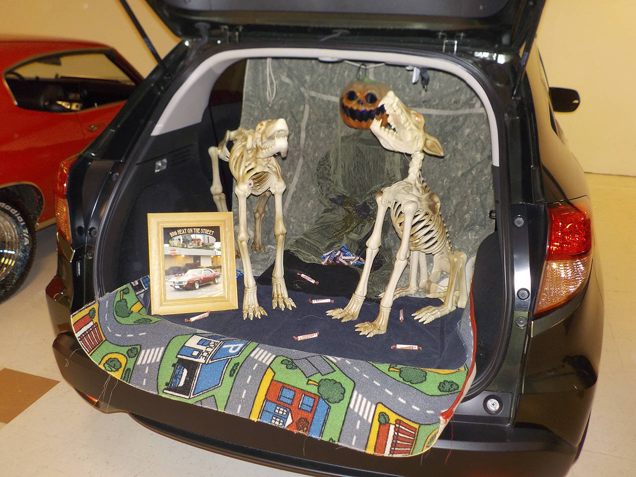 Todd Quimby displayed two dog skeletons that barked, growled and howled in the back of his SUV.