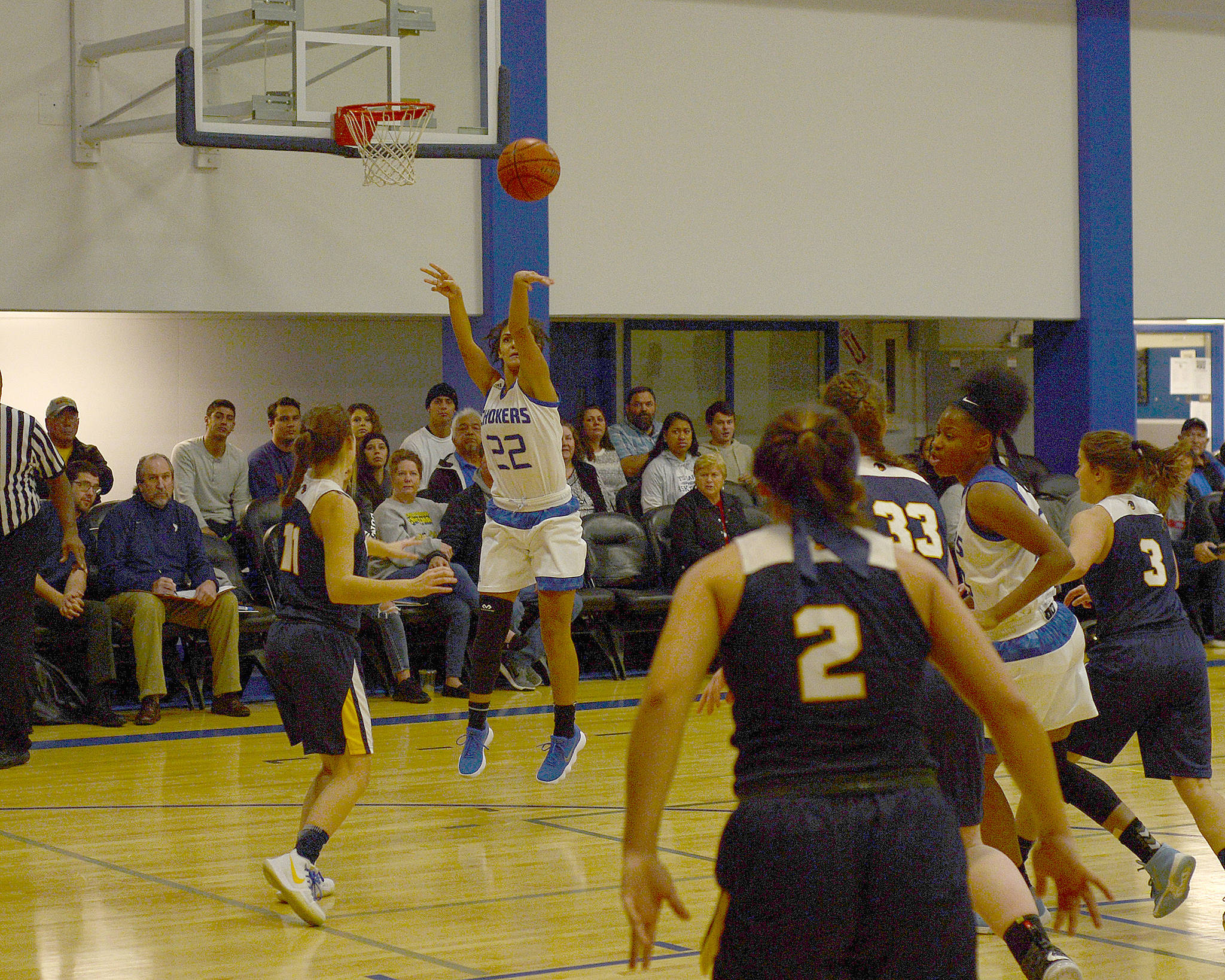 Isabel Hernandez takes a jump shot against Linn-Benton on Saturday. Hernandez finished with eight points.