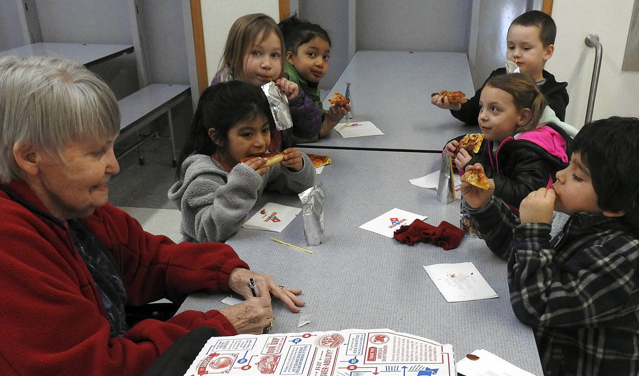 Kat Bryant | The Daily World                                Enjoying Pat Gordon’s pizza party on Monday were kindergartners from Mrs. Timmons’ class: clockwise from left, Claudia, Gracie, Cruz, Devon, Brooklyn and Jovanny.