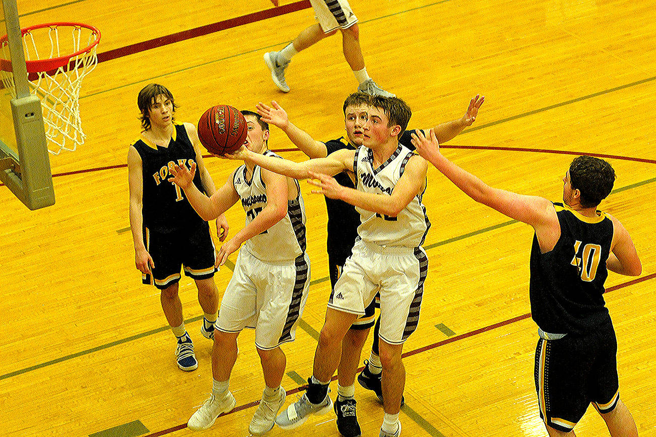 Monte boys dominate Forks stay alive at district
