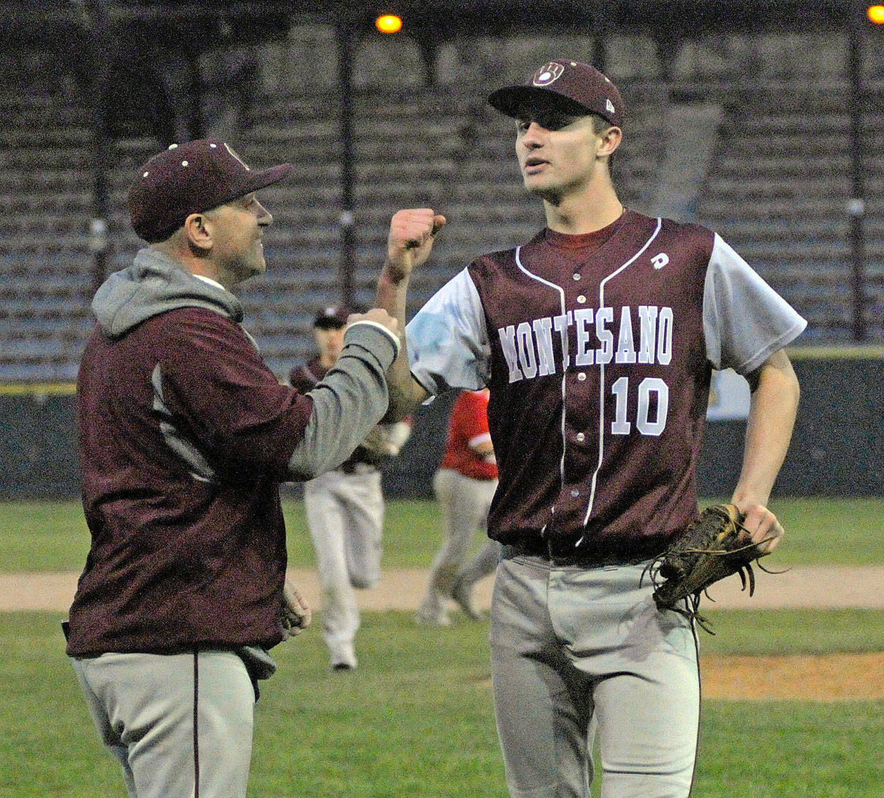 Montesano baseball blanks Castle Rock to advance in 1A District playoffs