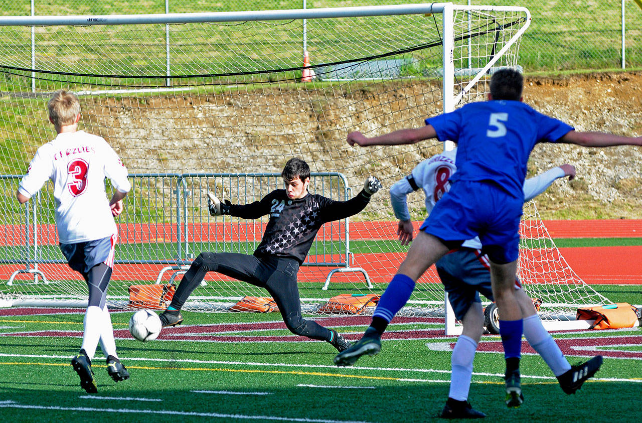 Hoquiam boys soccer falls flat in opening-round playoff loss to La Center