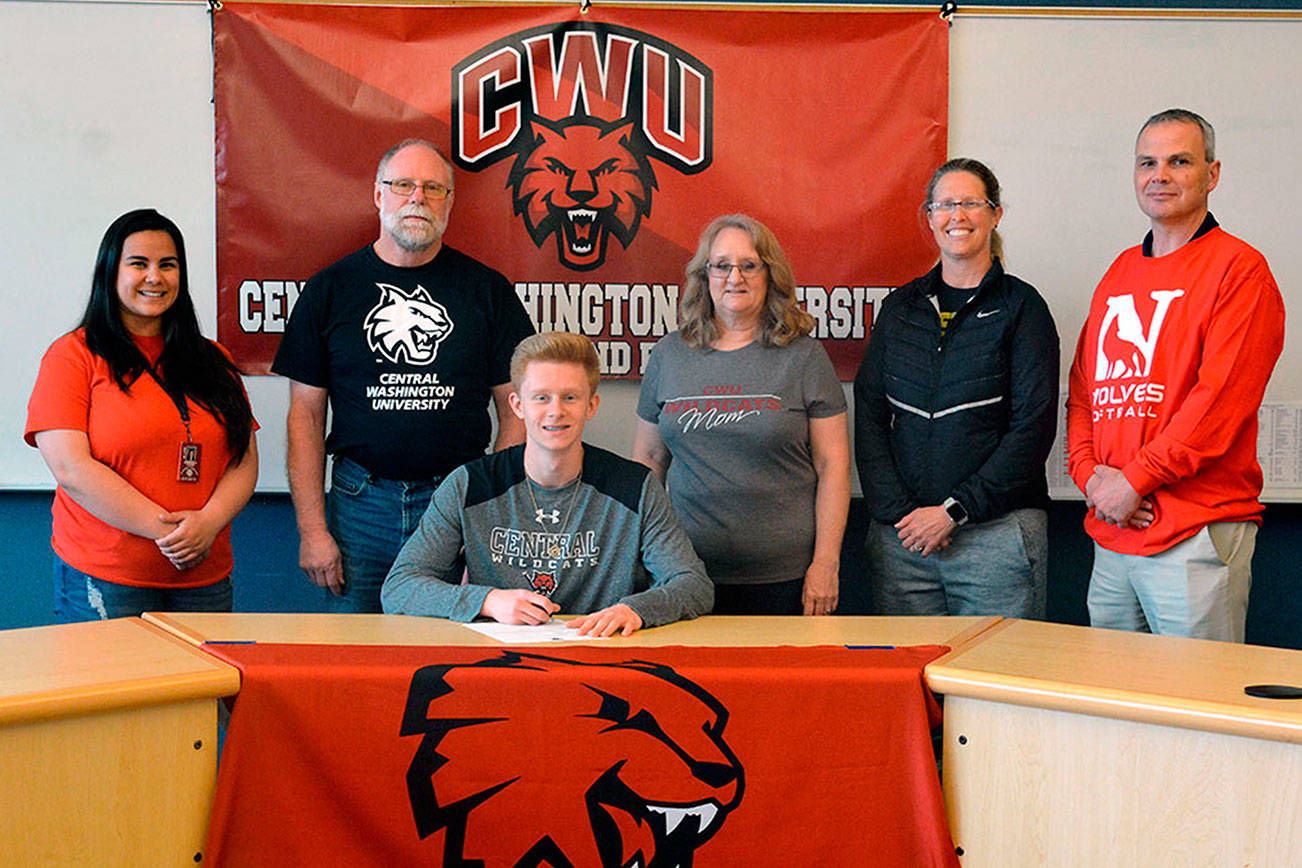 Aberdeen sprinter Bryan Sidor signs National LOI to compete for Central Washington University