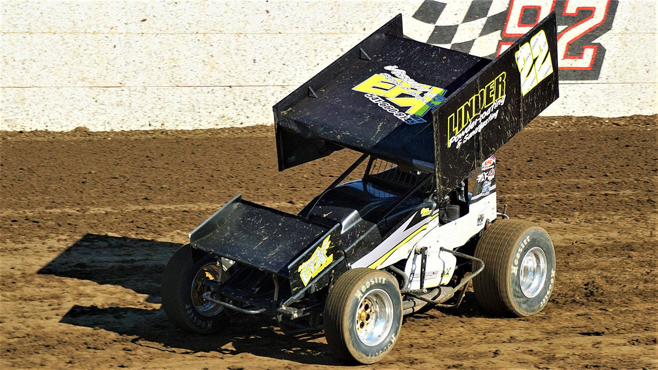 Central Point, Oregon’s Garen Linder raced to a first-place finish in the Summer Thunder Sprint Series feature on Saturday at Grays Harbor Raceway. (Photo by AR Racing Videos)