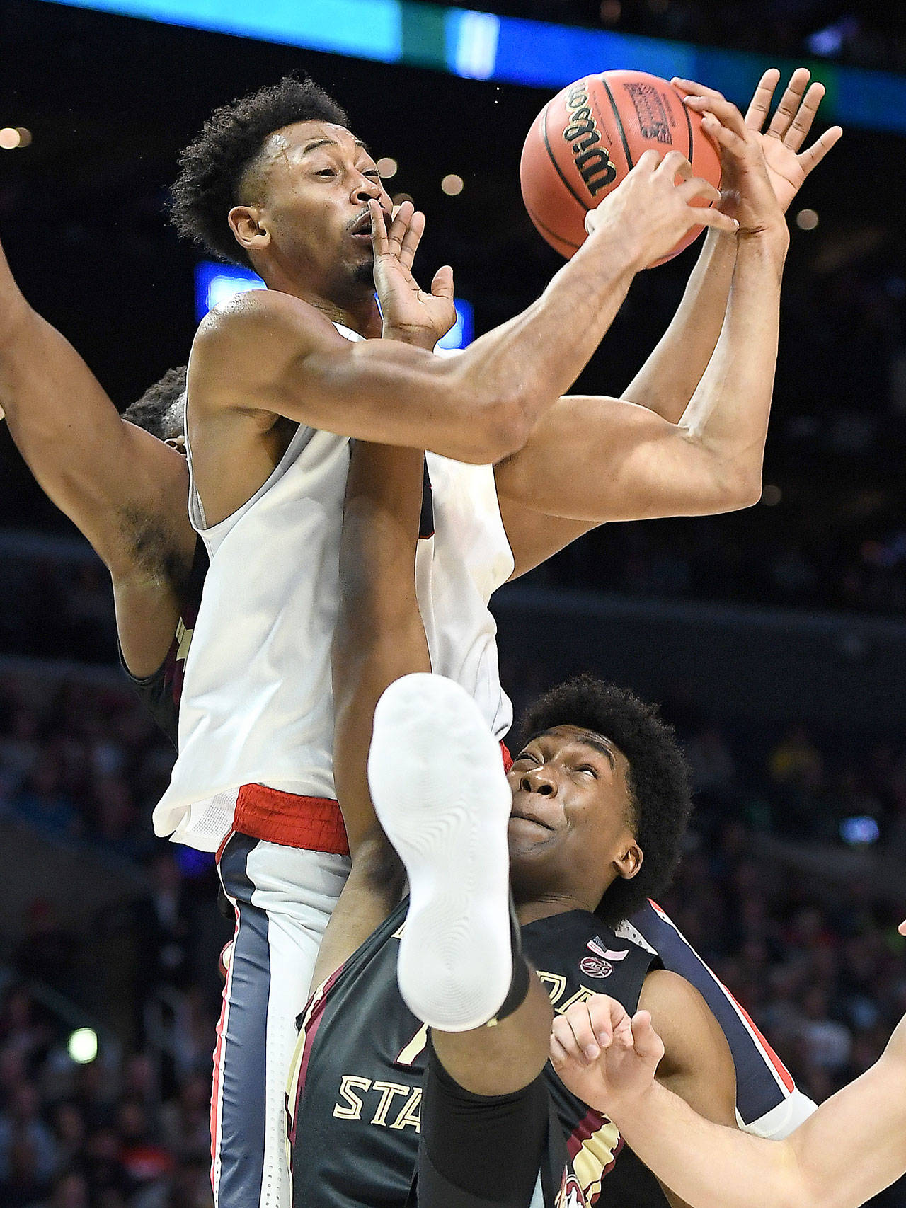 Gonzaga’s Jonathan Williams battles for a rebound with Florida State’s Terance Mann during the second half in an NCAA Tournament regional semifinal at Staple Center in Los Angeles on Thursday, March 22, 2018. (Wally Skalij/Los Angeles Times/TNS)