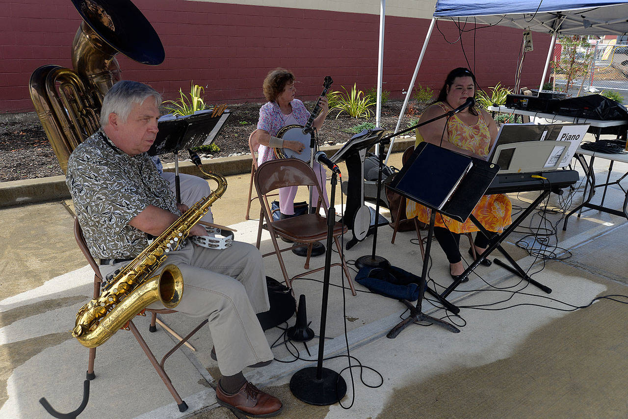 Louis Krauss | The Daily World                                The Electric Park Jazz Band performs dixieland music at Saturdays Summerfest in Aberdeen.