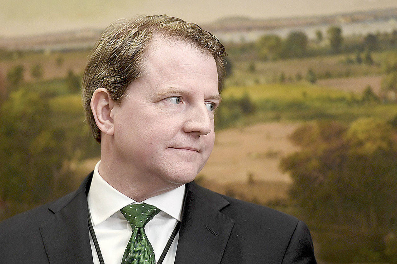 White House counsel Donald McGahn will leave in the fall, Trump says on Twitter