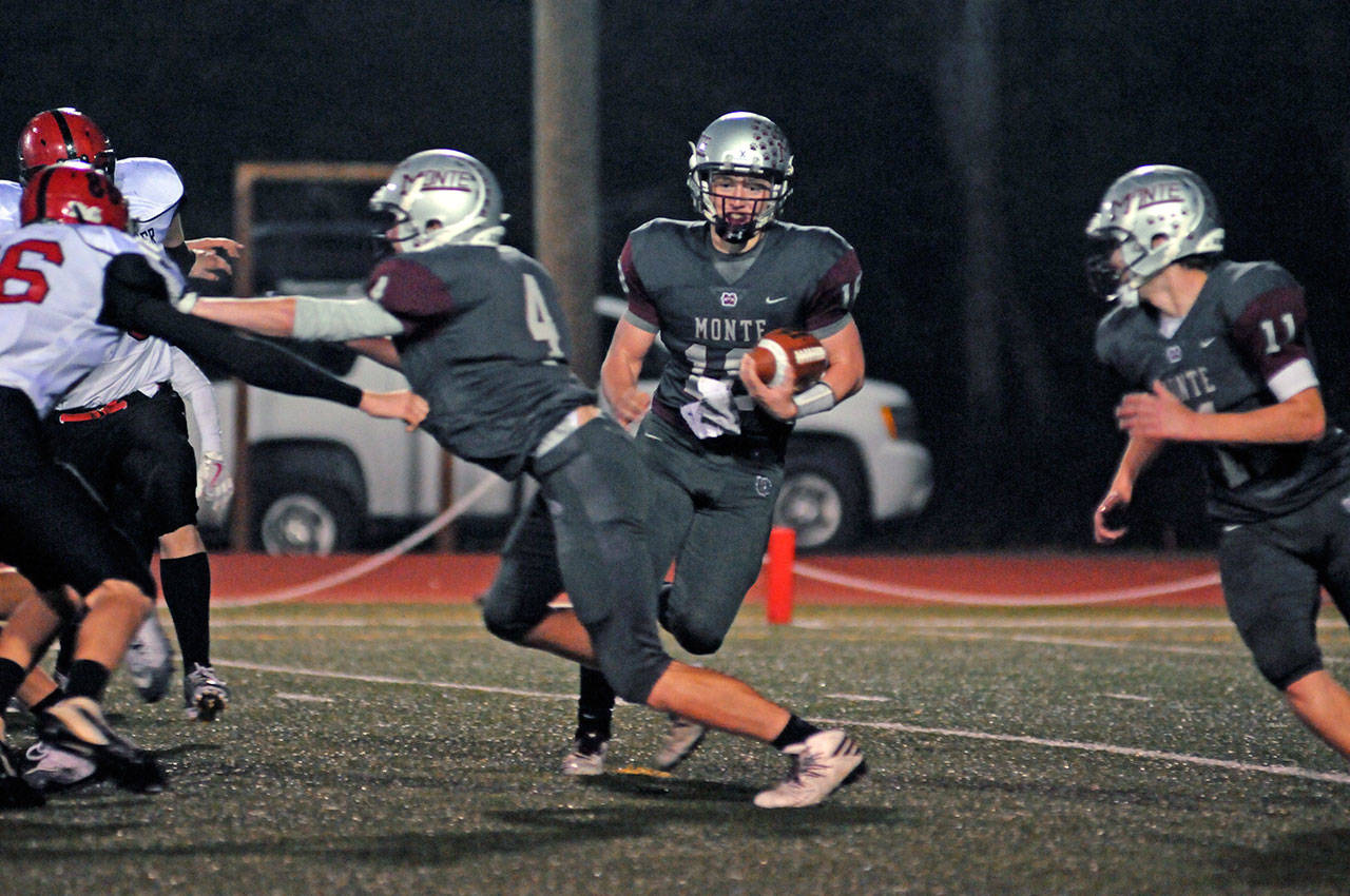 Montesano quarterback Shaydon Farmer (18) takes off on a run during the Bulldogs’ 48-7 loss to Mount Baker in a 1A State Tournament first-round game. (Ryan Sparks | Grays Harbor News Group)