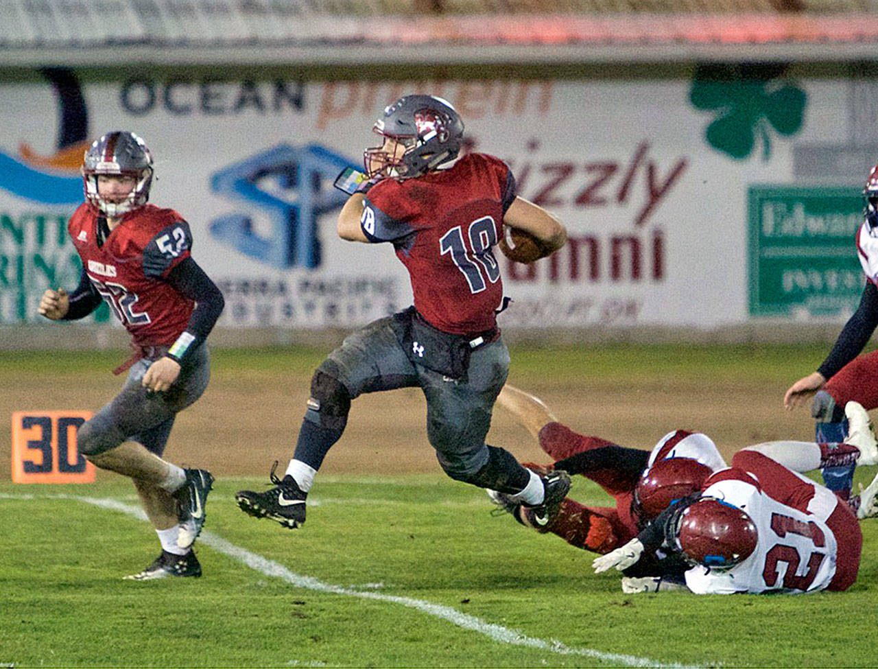 Hoquiam quarterback Payton Quintanilla takes off on a run in a 49-0 state-playoff victory over Stevenson on Saturday. (Photo by Patti Reynvaan)