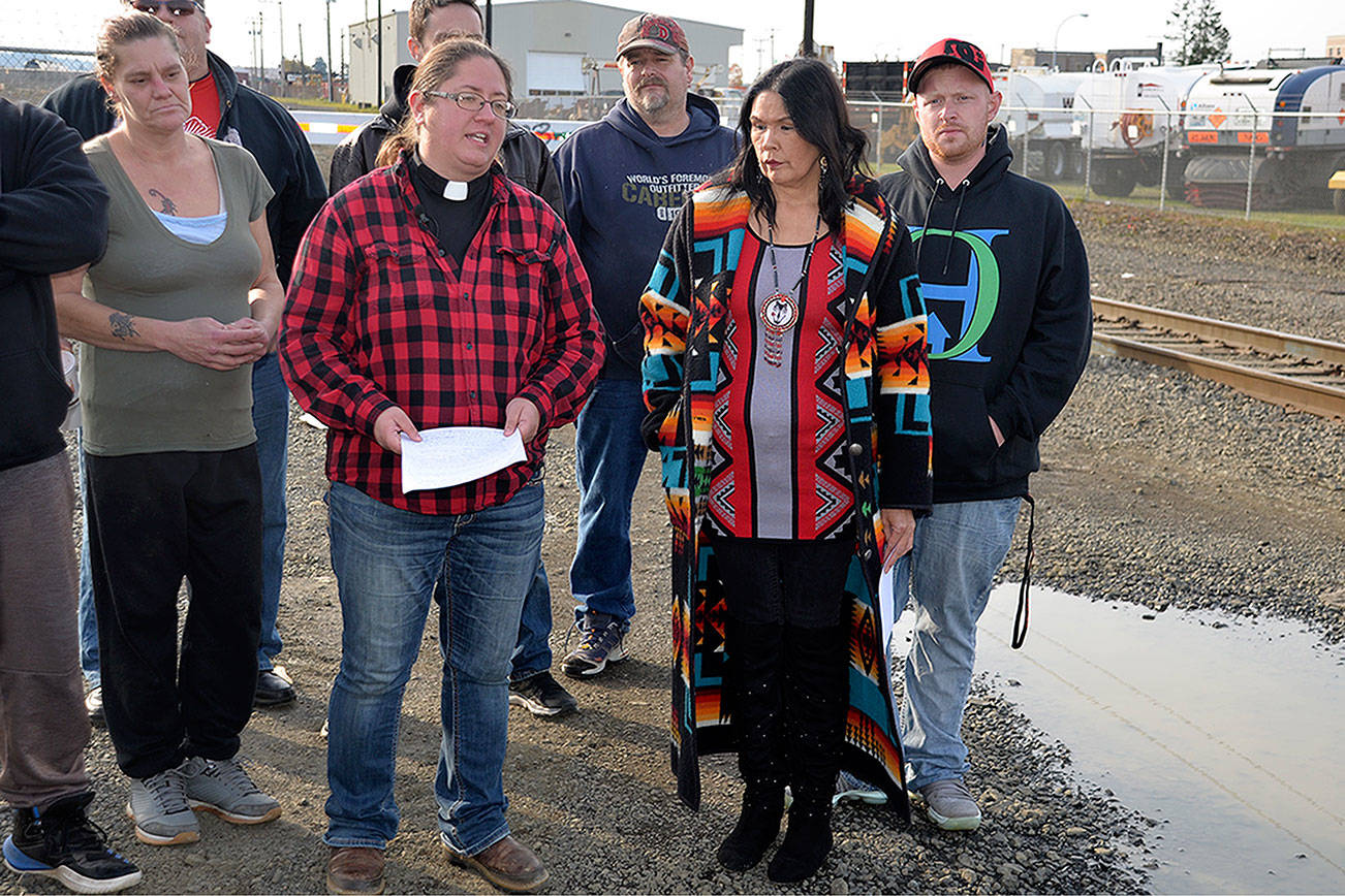 (Louis Krauss | Grays Harbor News Group)                                From left: Leah Briley, a formerly homeless woman, the Rev. Sarah Monroe, Revival of Grays Harbor President Phil Calloway, Apryl Boling and Levi Hunt, another formerly homeless person, stand next to the gate to the Chehalis riverfront camps.
