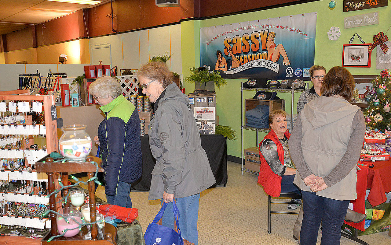 DAN HAMMOCK | GRAYS HARBOR NEWS GROUP                                Dozens of vendors offered a variety of handcrafted and holiday-themed items at the Aberdeen Winterfest 2018 holiday market at the old Goldberg’s Furniture location on West Wishkah Saturday. Many local businesses also participated in free drawings, the winners of which will be chosen Tuesday.