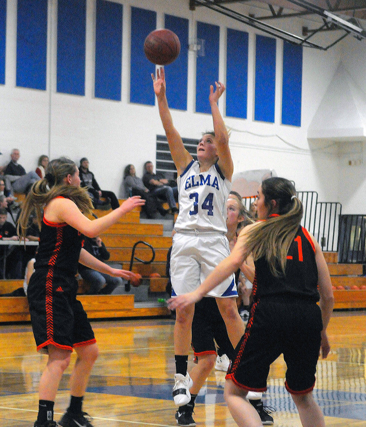 Elma’s Kali Rambo goes up for a mid-range jump shot in the first quarter against Centralia. Rambo had 12 points and six steals in the contest. (Hasani Grayson | Grays Harbor News Group)