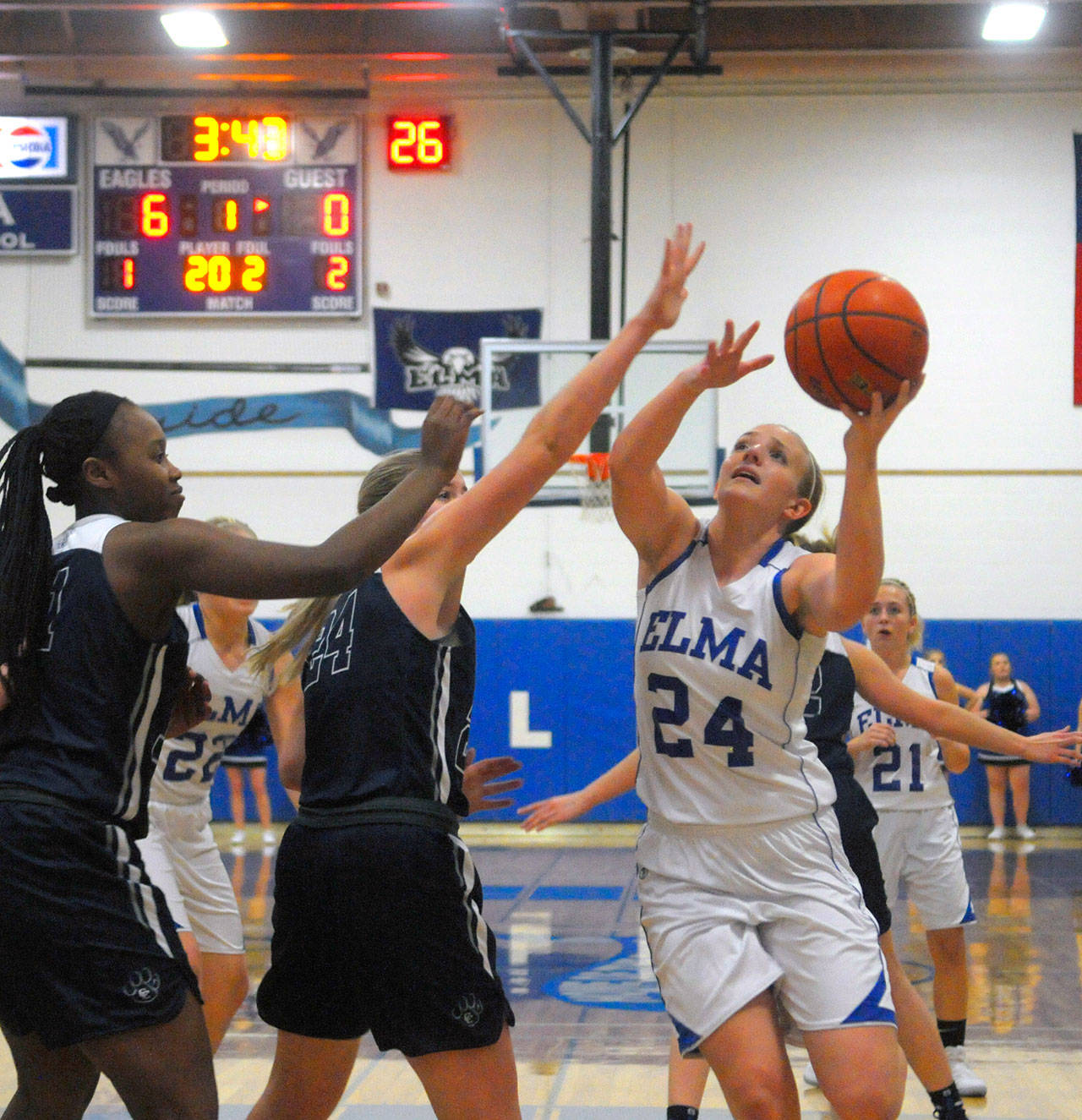 Elma’s Molly Johnston (24) drives to the paint against Cascade Christian on Tuesday. Johnston left the game in the first quarter after sustaining an ankle injury. (Hasani Grayson | Grays Harbor News Group)