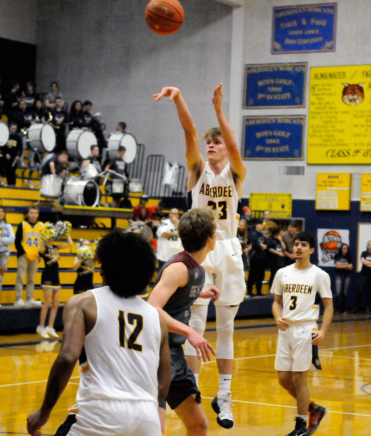 Aberdeen’s Wyatt Johnson takes a jumper from the free throw line in the fourth quarter against WF West on Thursday. (Hasani Grayson | Grays Harbor News Group)