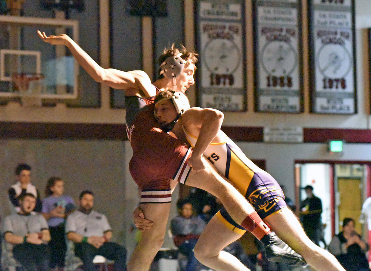 Aberdeen’s Bodie Wharton, right, lifts Hoquiam’s Duncan Palmgren during the 152-point final of the Grizzly Alumni Invitational at Hoquiam High School on Saturday. (Photo by Sue Michalak)