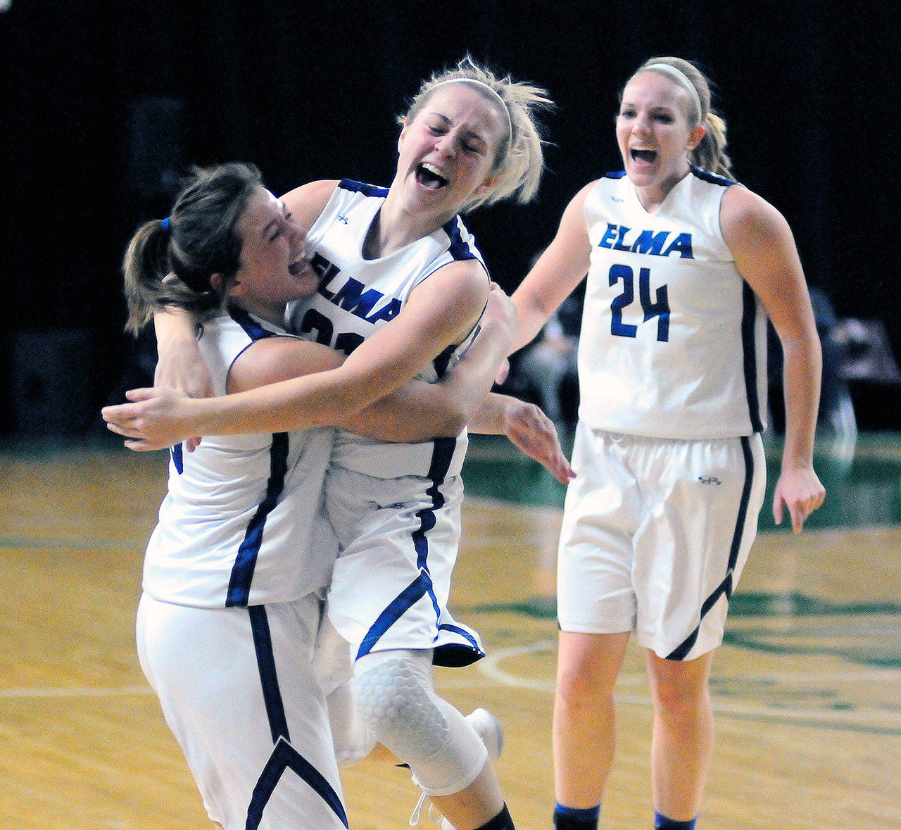 Kayli Johnson, middle, hugs Kali Rambo after hitting a buzzer-beater at the end of the third quarter. Elma defeated Overlake 42-30 on Wednesday to advance to the second round of the 1A State Tournament. (Hasani Grayson | Grays Harbor News Group)