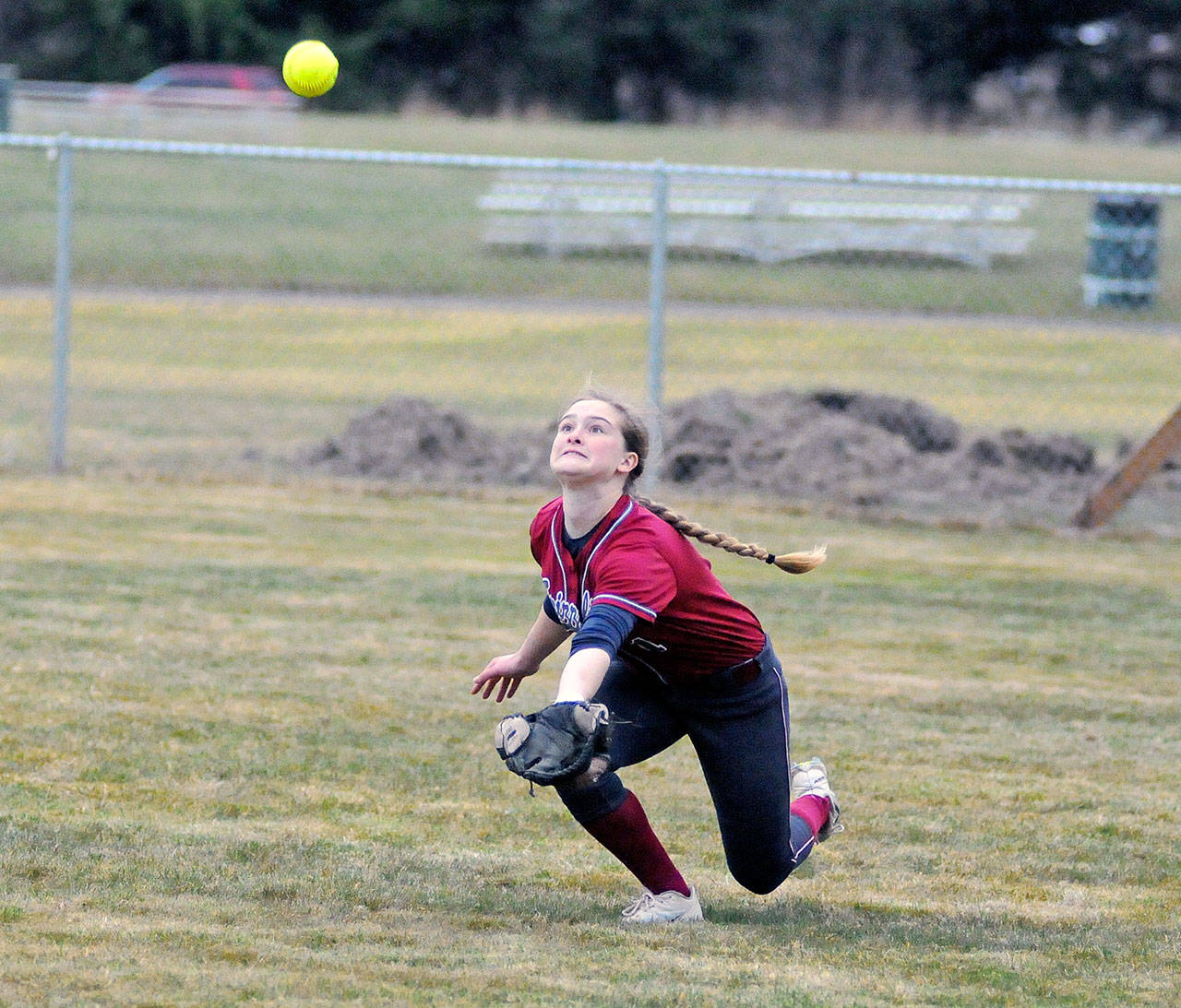 Hoquiam right fielder Hailey Lawrence makes a diving catch in the third inning against Aberdeen on Thursday. (Ryan Sparks | Grays Harbor News Group)