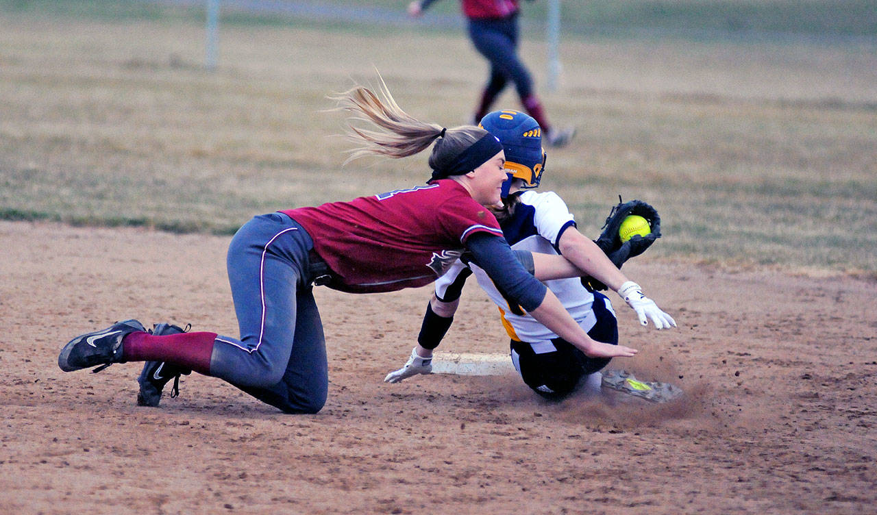 Hoquiam shortstop Maya Jump, left, gets tangled up with Aberdeen’s Katelynn Smith on a play at second base during Thursday’s game in Aberdeen. (Ryan Sparks | Grays Harbor News Group)