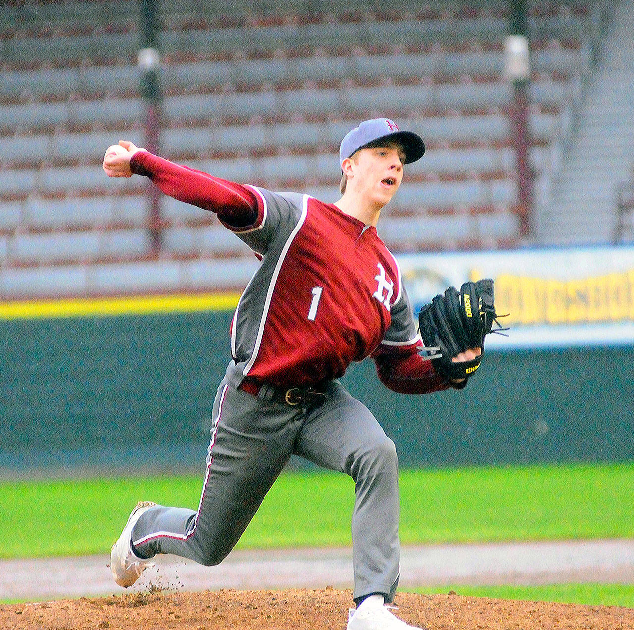Hoquiam pitcher Zach Elsos delivers a pitch in the fourth inning against Montesano in the fourth inning on Tuesday. (Hasani Grayson | Grays Harbor News Group)