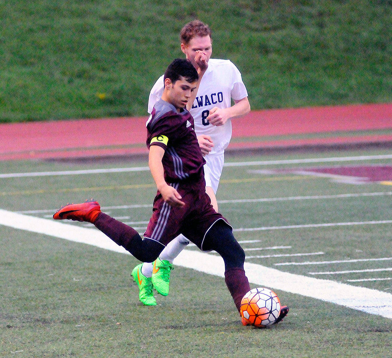 Montesano’s Luis Muro passes the ball across field in the first half against Ilwaco on Thursday. (Hasani Grayson | Grays Harbor News Group)