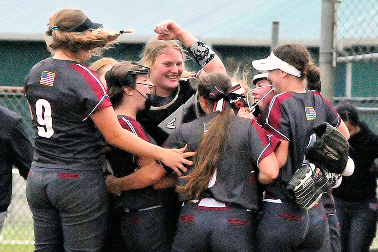 Friday District Softball Roundup: Ocosta and Aberdeen survive while PWV advances