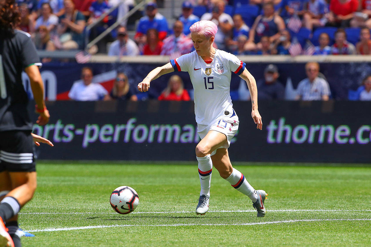 USA midfielder Megan Rapinoe (15) controls the ball during the game between the USA and Mexico at Red Bull Arena on May 26 in Harrison, N.J. (Rich Graessle | Icon Sportswire/Zuma Press/TNS)