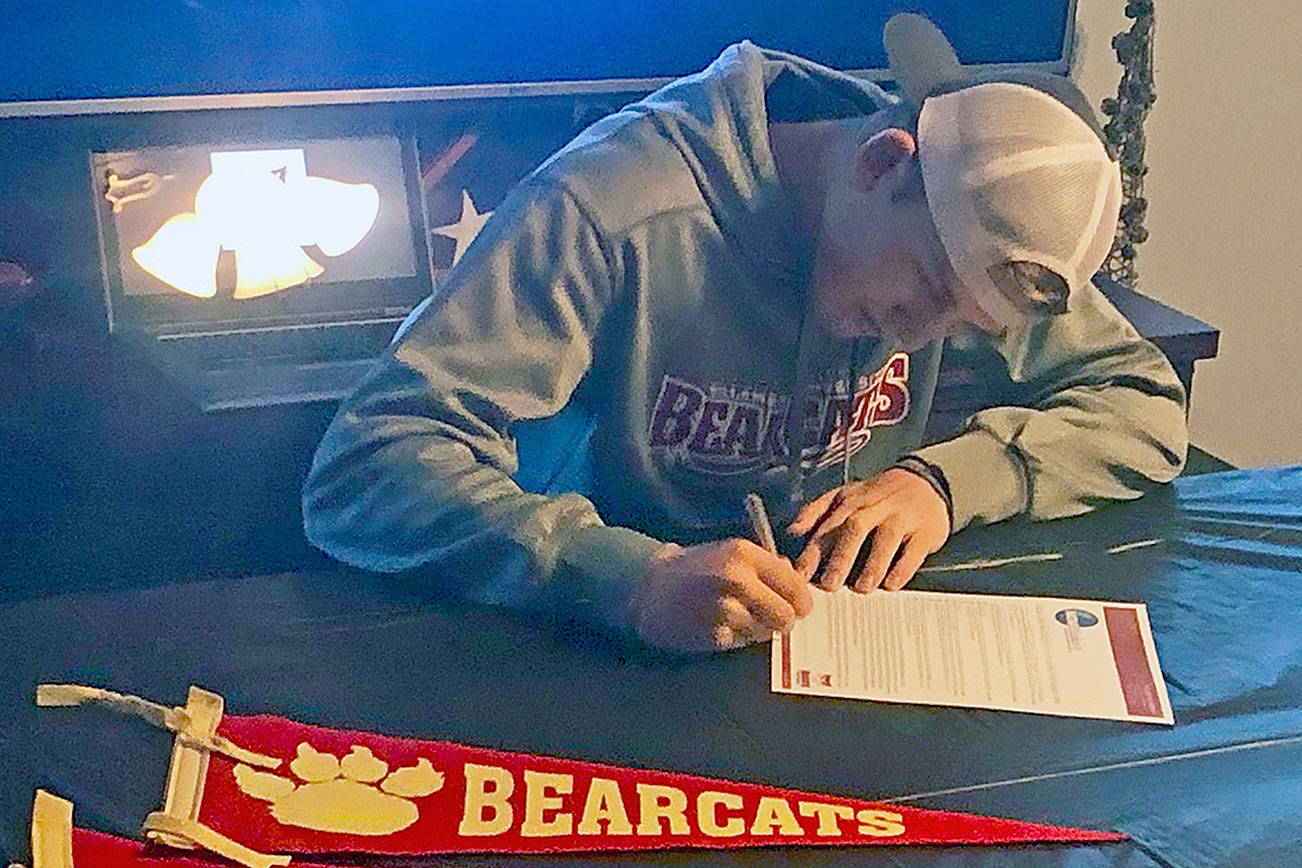 From one Cat to another: Ocosta’s Jayden Matthews to play for Willamaette Bearcats