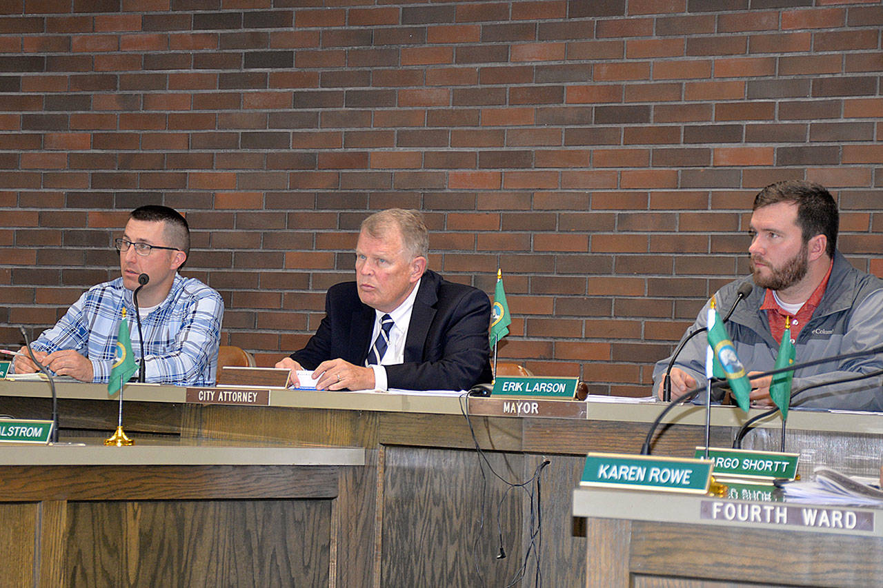 (Louis Krauss | Grays Harbor News Group) From left, Casey Schaufler, associate planner for the City of Olympia, Byron Olson, deputy city manager for Walla Walla and Aberdeen Mayor Erik Larson field questions at a workshop Monday in Aberdeen to discuss homeless mitigation sites.