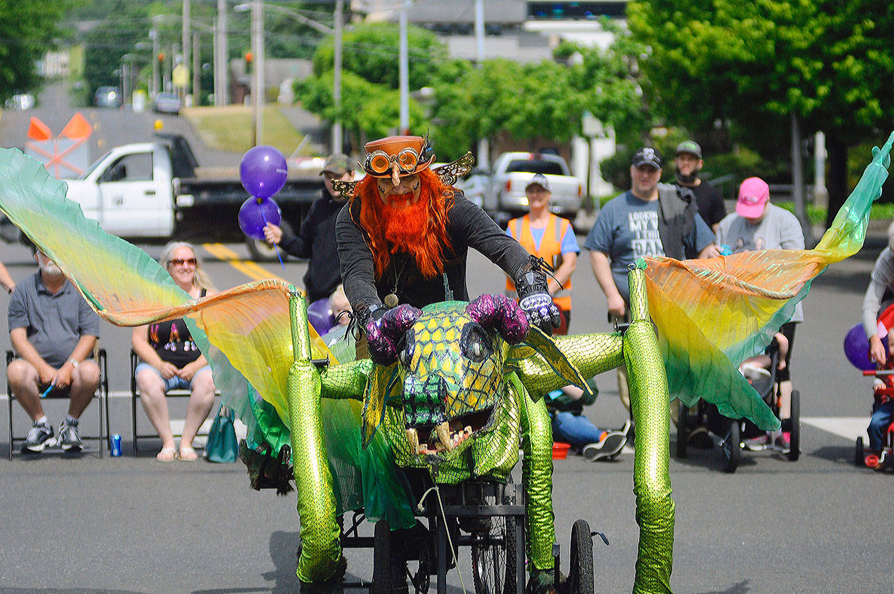 John Culp rides his mechanical dragon during Aberdeen Founder’s Day Parade on Saturday. (Hasani Grayson | Grays Harbor News Group)