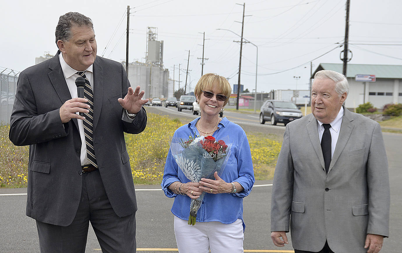 DAN HAMMOCK | GRAYS HARBOR NEWS GROUP                                Trish Thompson stands between Port of Grays Harbor Executive Director Gary Nelson, left, and Port Commission President Stan Pinnick at the dedication of Jack Thompson Way in Aberdeen Tuesday afternoon.