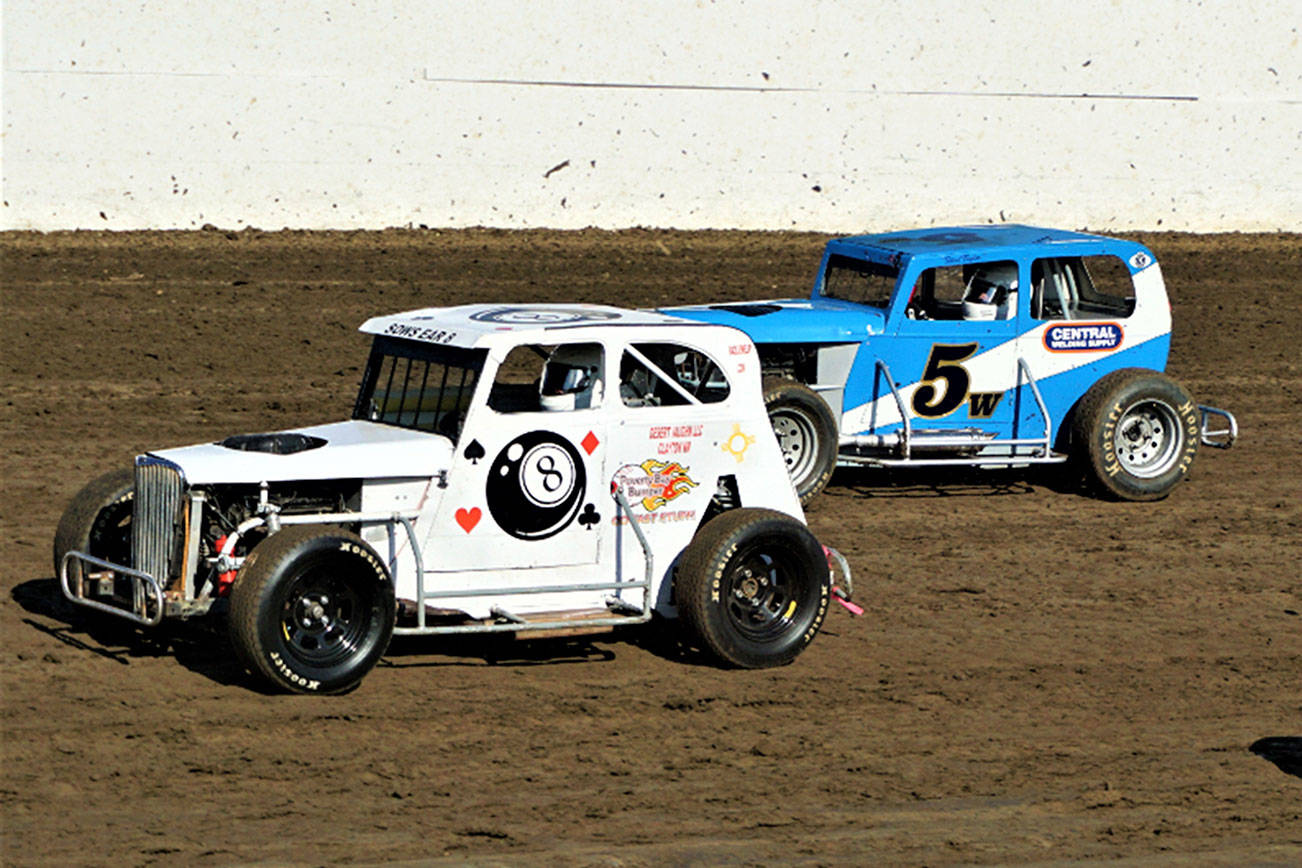 Modifiieds, Dwarf cars take center stage at Grays Harbor Raceway