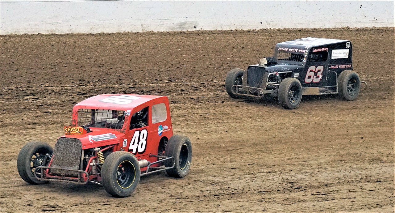 Brian Lee (48) and Johnathon Henry (63) compete in a Northwest Focus Midgets race on Saturday in Elma. (Photo by AR Racing Videos)