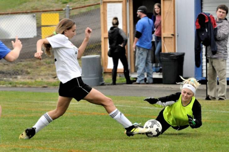 Saturday Prep Roundup: Elma girls soccer scores two late goals to salvage tie