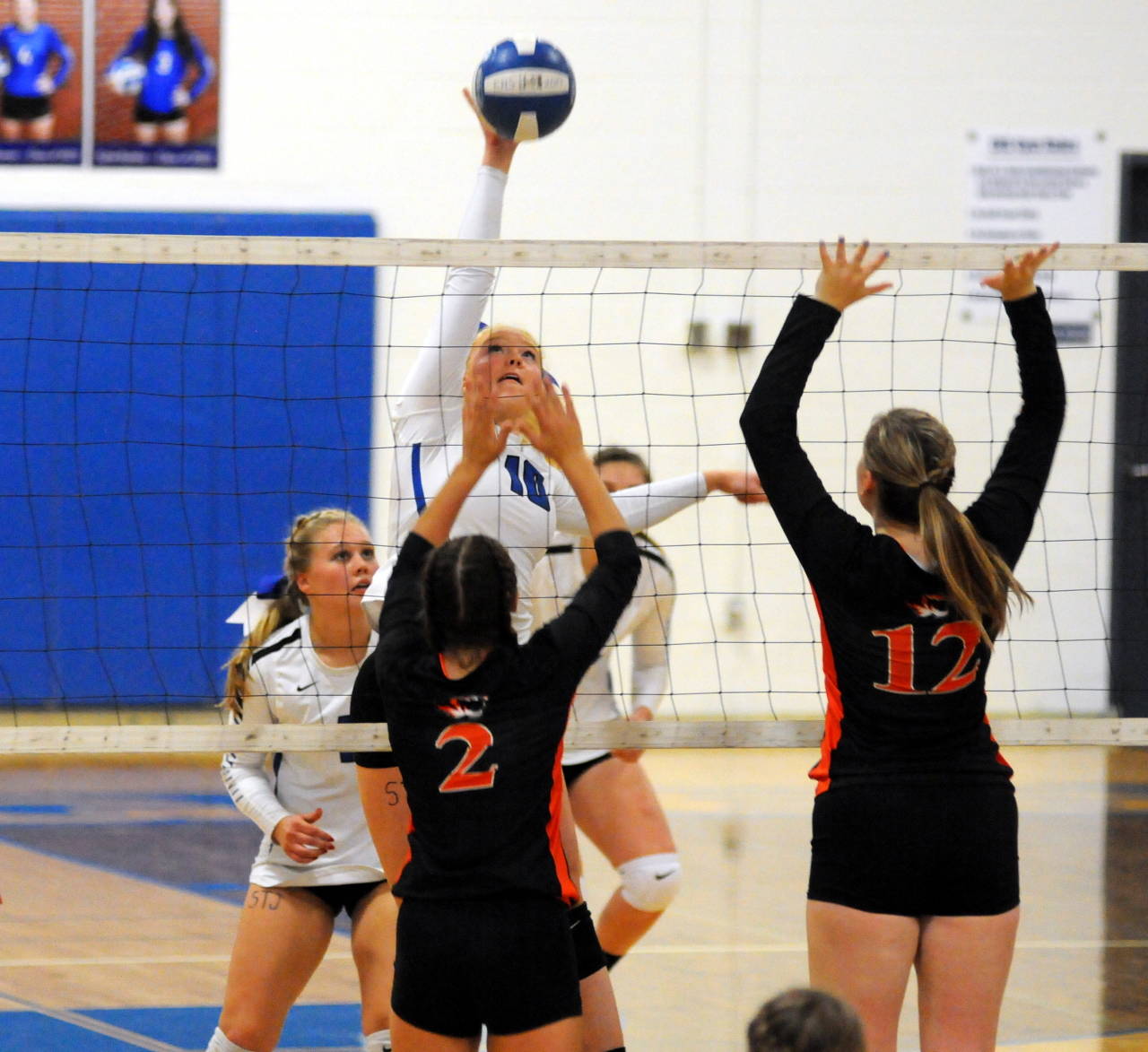 Elma middle blocker Sarah Bridge (10) hammers home a kill during the Eagles’ four-set victory in Elma on Monday. (Ryan Sparks | Grays Harbor News Group)
