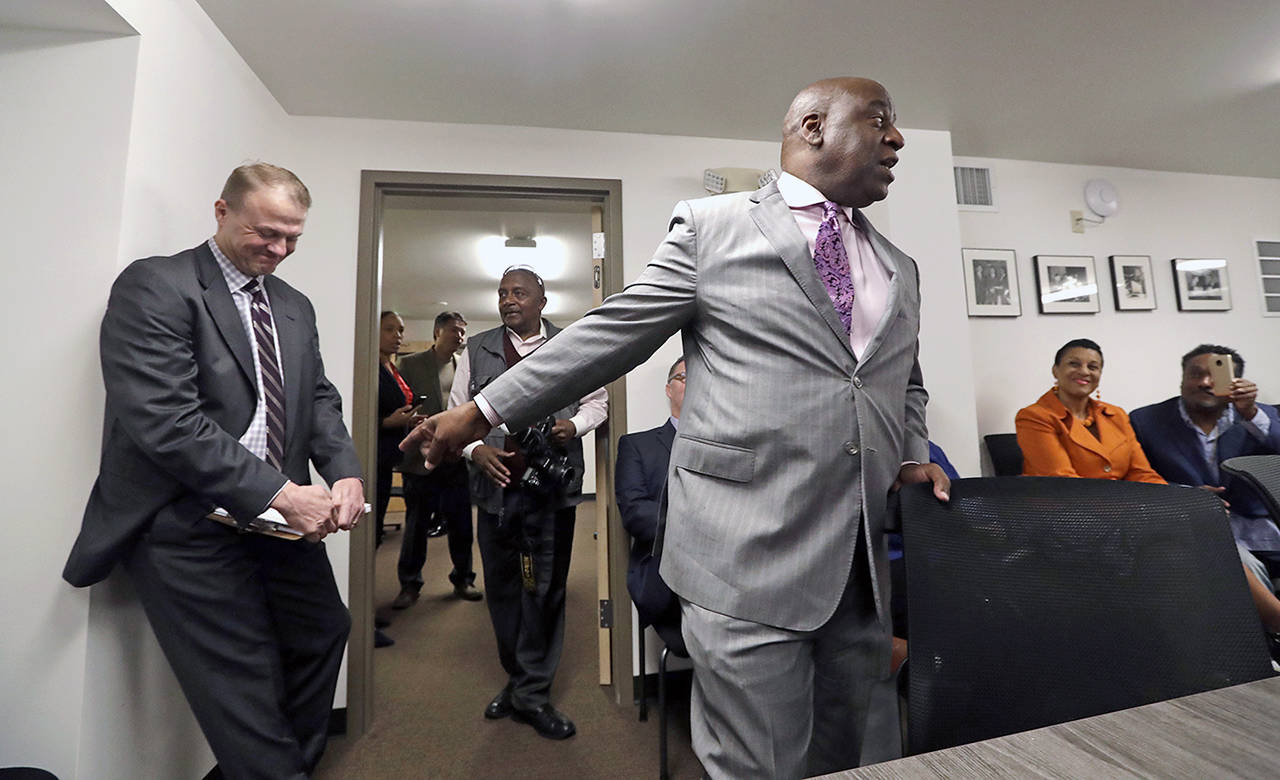 Former state Sen. Jesse Wineberry (right) playfully points out Tim Eyman behind him before a news conference on initiative I-1000, on Oct. 11, 2018, in Seattle. (AP Photo/Elaine Thompson, file)